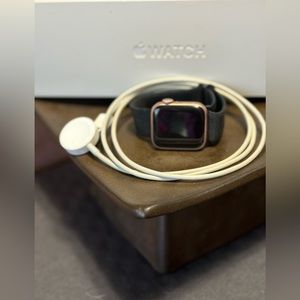 Series 4, Gold Apple Watch-Used